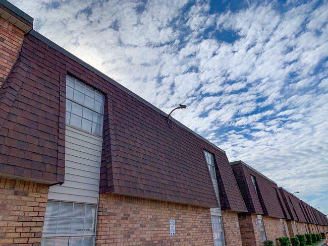 Building Photo - Fountain Lakes Apartments