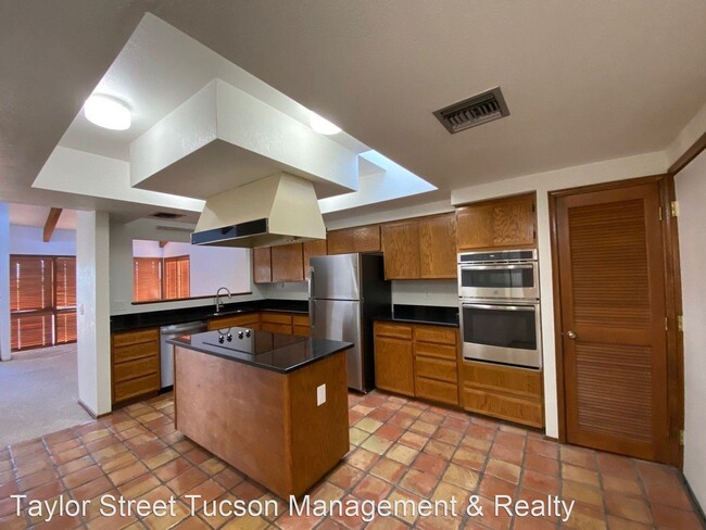 Building Photo - 2 br, 2.5 bath House - 1966 E. Campbell Te...