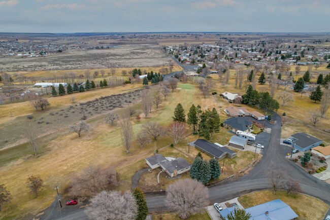 Building Photo - Home on The 9th Fairway in Soap Lake!!