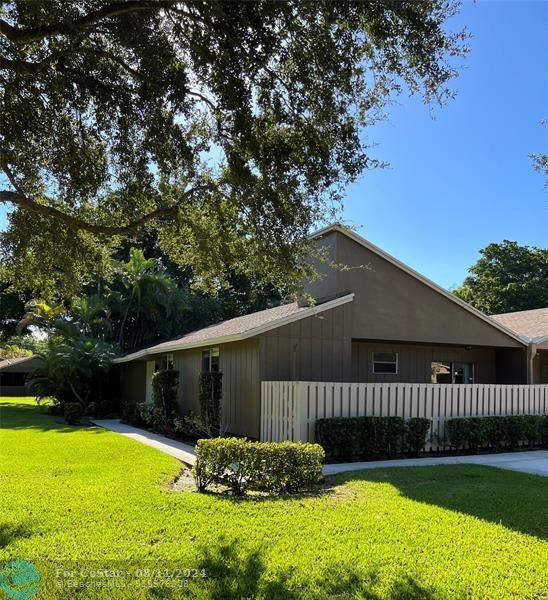 Foto del edificio - 22274 Misty Woods Way