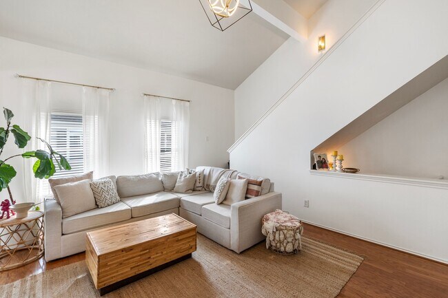 Foto del edificio - 1425 W 26th St