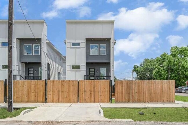 Foto del edificio - 2104 Bringhurst St