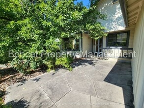 Building Photo - 1740 Cedarwood Dr