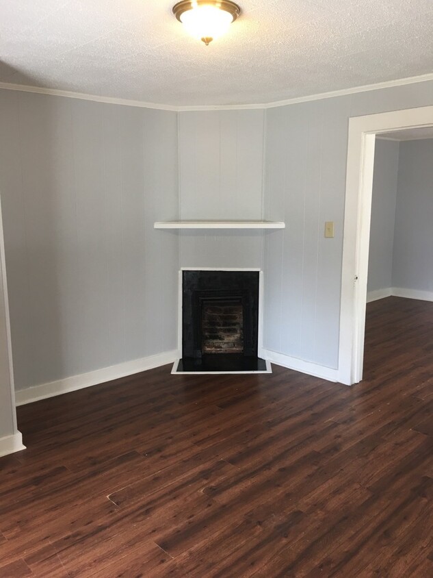 Primary Photo - Your Own Home and Yard Centrally Located 3...