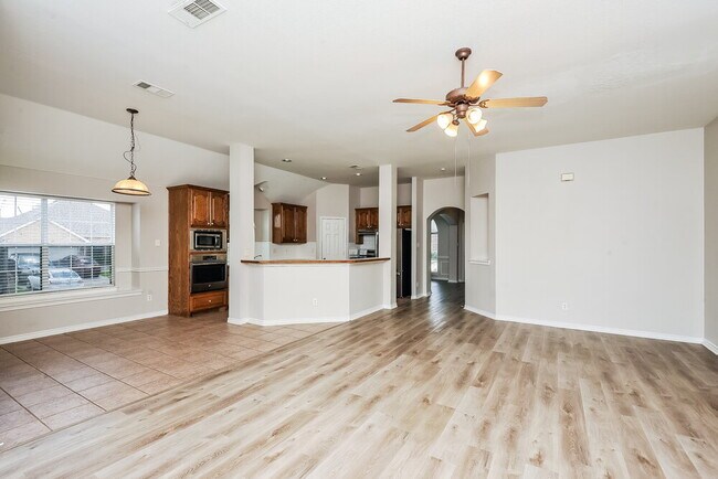 Foto del edificio - 7517 Creek Meadow Dr