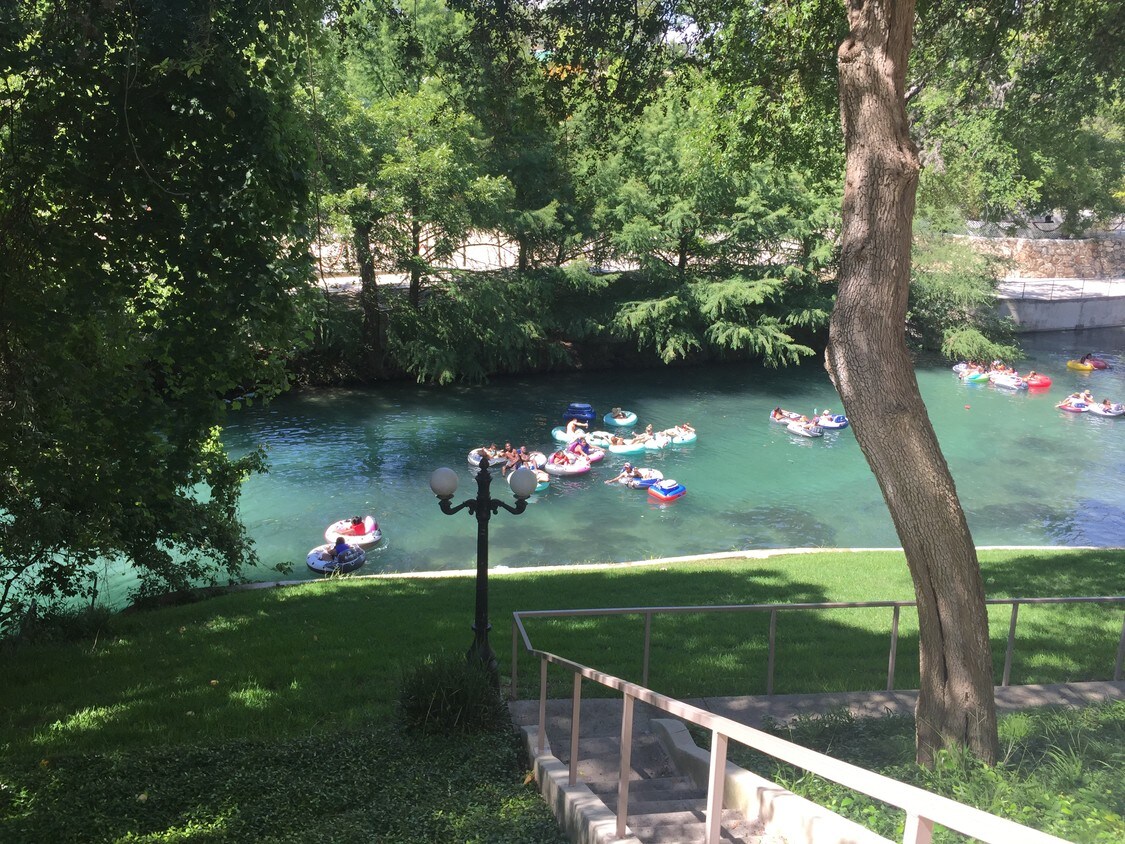 500 N Market Ave, New Braunfels, TX 78130 Condo for Rent in New Braunfels, TX