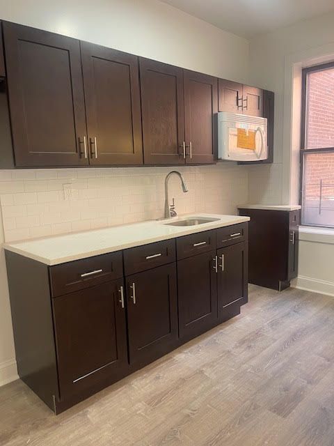 Foto del edificio - 1443 White Plains Rd