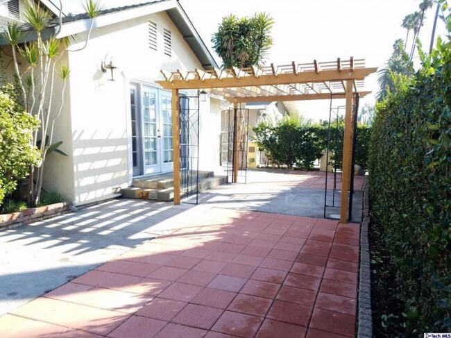 Building Photo - 3 bedroom in Atwater Village CA 90039