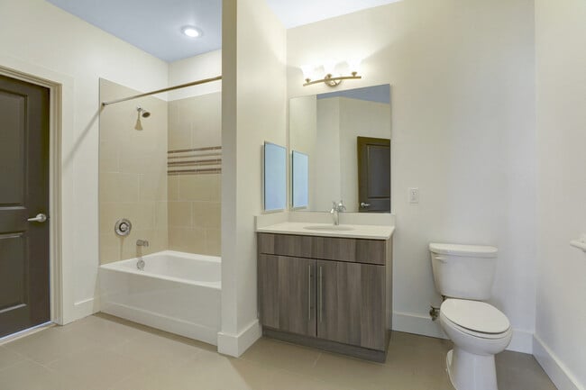 Interior Photo - Vivian