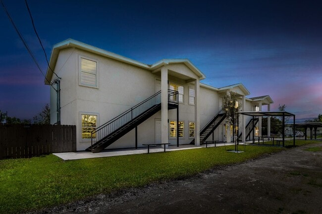 Building Photo - 418 N 3rd St Building Photo - 418 N 3rd St