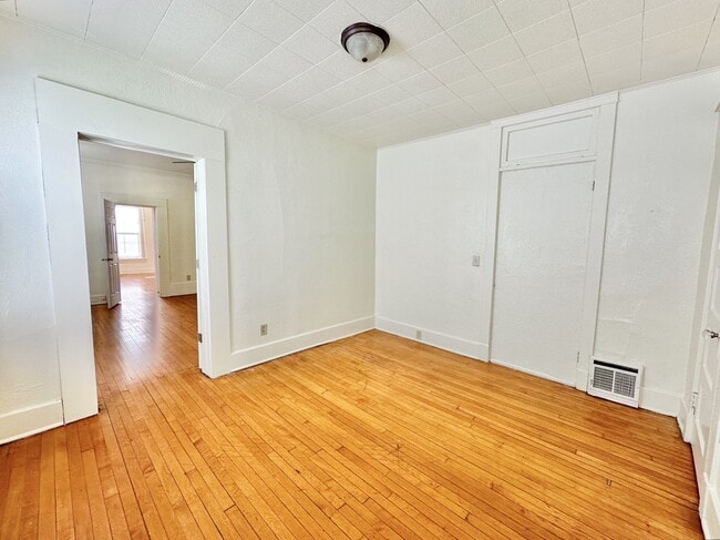 Building Photo - 255 S Jackson St