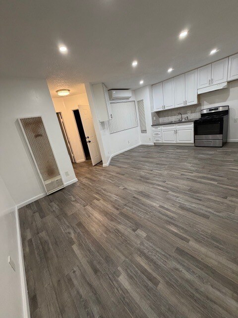 Foto del edificio - 1802 E Glenoaks Blvd