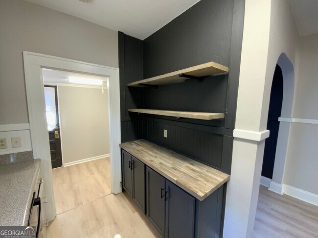 Building Photo - 314 E 11th St SE