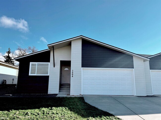 Building Photo - 3 br, 2 bath Duplex - 1504 Bell Street
