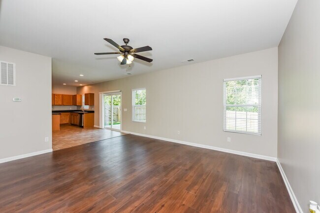 Building Photo - 724 Maylene Dr