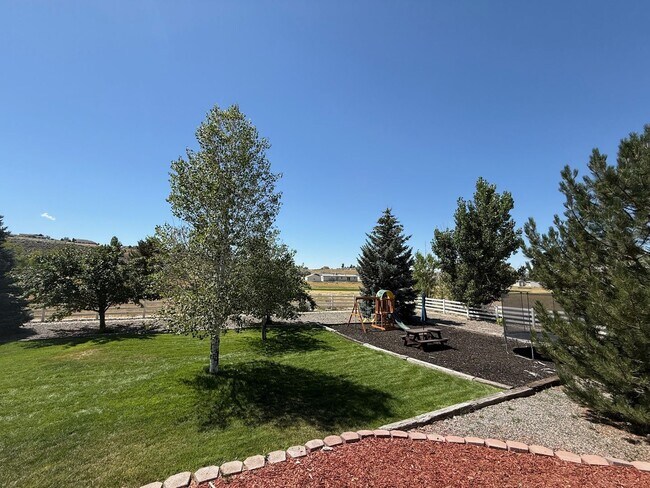 Building Photo - 3 bedroom home off of the Spring Creek Gol...
