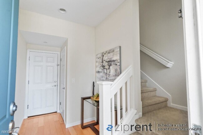 Building Photo - 3 br, 3 bath Townhome - 738 Seneca Terrace...