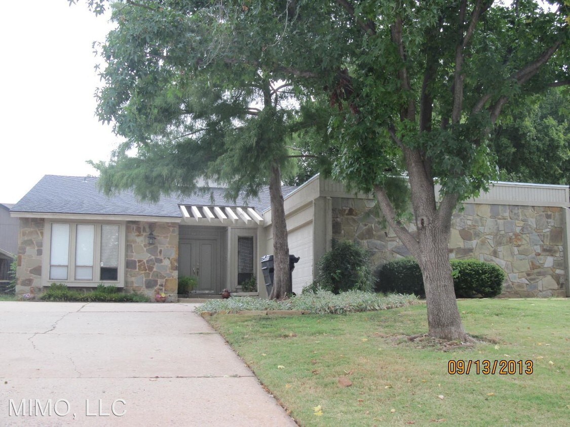 Primary Photo - 3217 Raintree Rd
