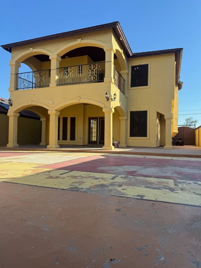 Foto del edificio - 3102 E Plum St