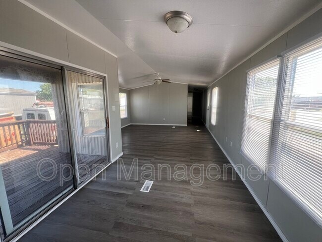 Foto del edificio - 3080 Suttle St