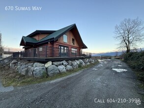 Building Photo - 670 Sumas Way