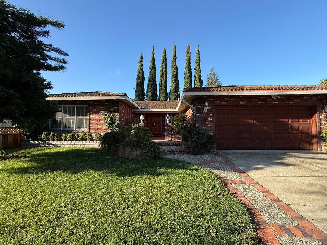 Spacious South San Jose Home with 3 Bedrooms and Sunroom! - Spacious South San Jose Home with 3 Bedroo...