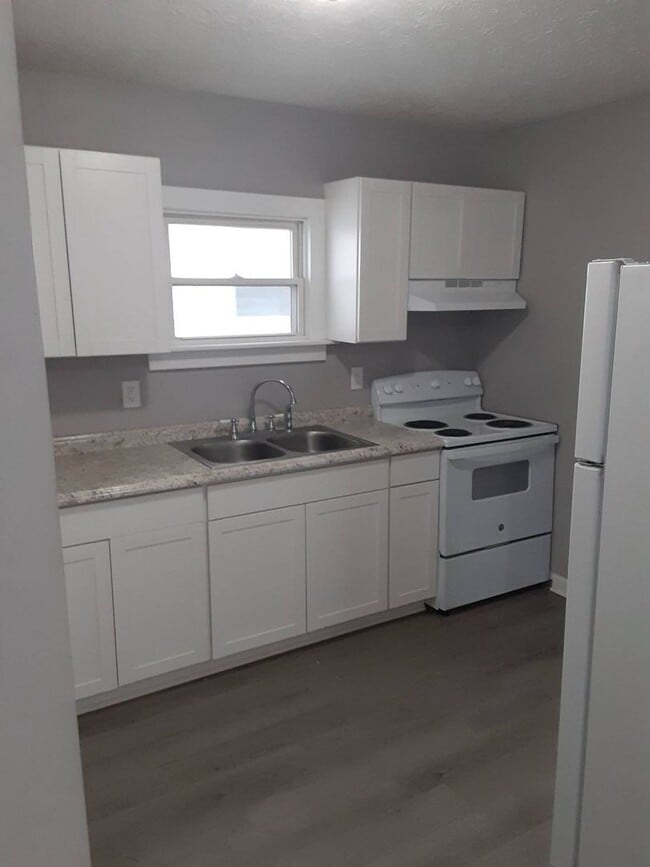 Foto del edificio - Charming updated 2 br 1 bth house