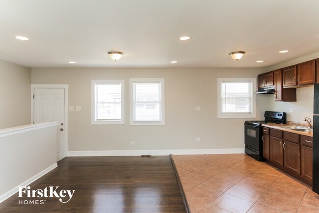 Building Photo - 105 W 158th Pl