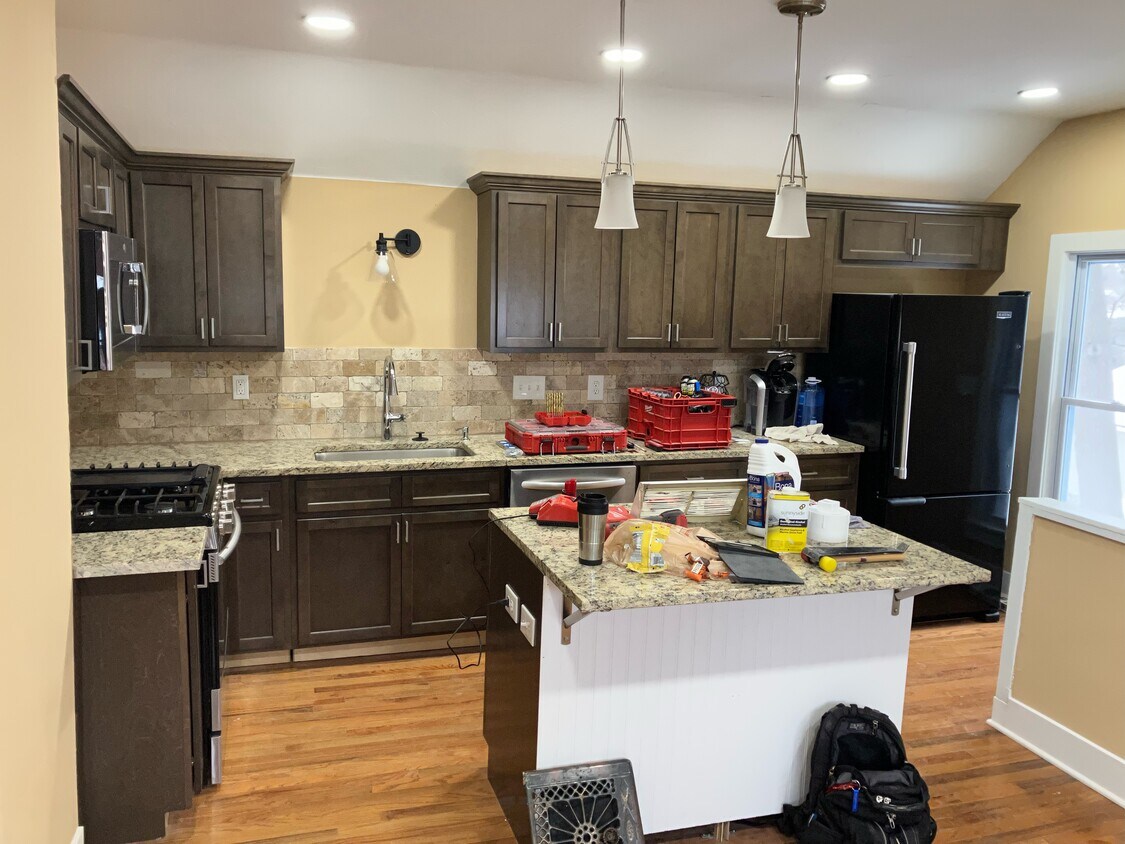Kitchen w/Island & Pendants - 1202 N Oneida St