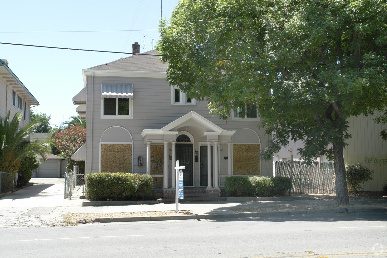 Building Photo - 931 N California St