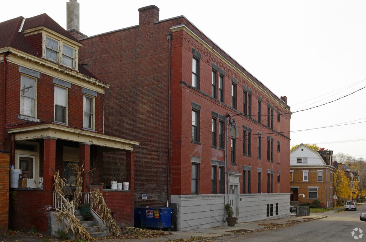 Building Photo - Navarre