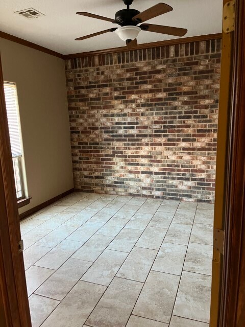 Building Photo - 394 NE Simmons Cir