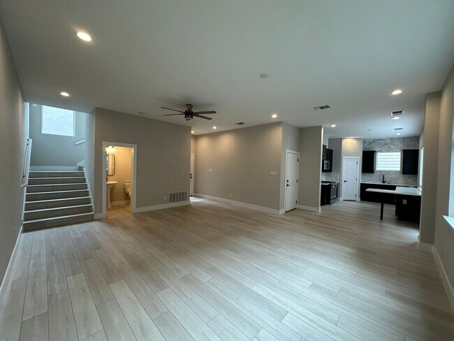 Foto del edificio - LUXURY 3-BEDROOM ALAMO HEIGHTS TOWNHOME