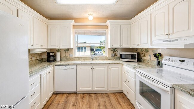 Foto del edificio - 3404 Rainbow Ln