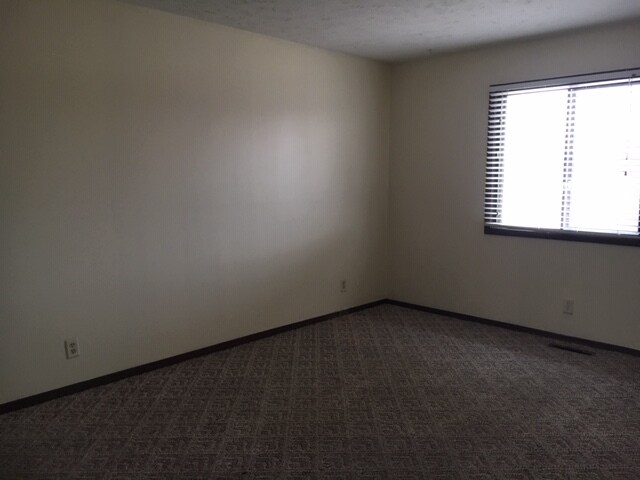 Building Photo - 635 Kennedy Dr