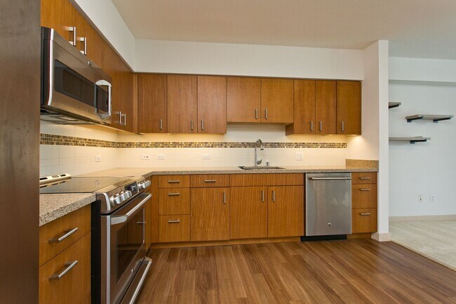 Building Photo - Available May 1st, One Bedroom One Bath Condo in Kakaako