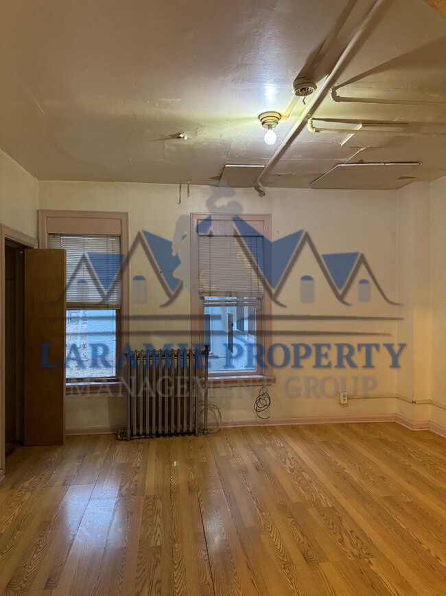 Building Photo - 1 Bed / 1 Bath Apartment