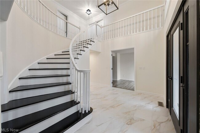 Building Photo - 24228 Stonehedge Dr