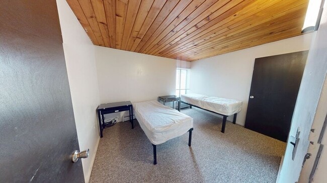 Foto del edificio - 912 S Forest Ave