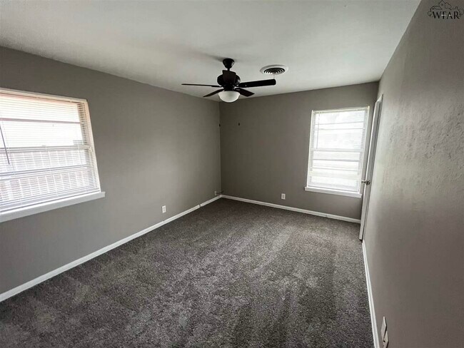 Foto del edificio - 4704 N Shore Dr