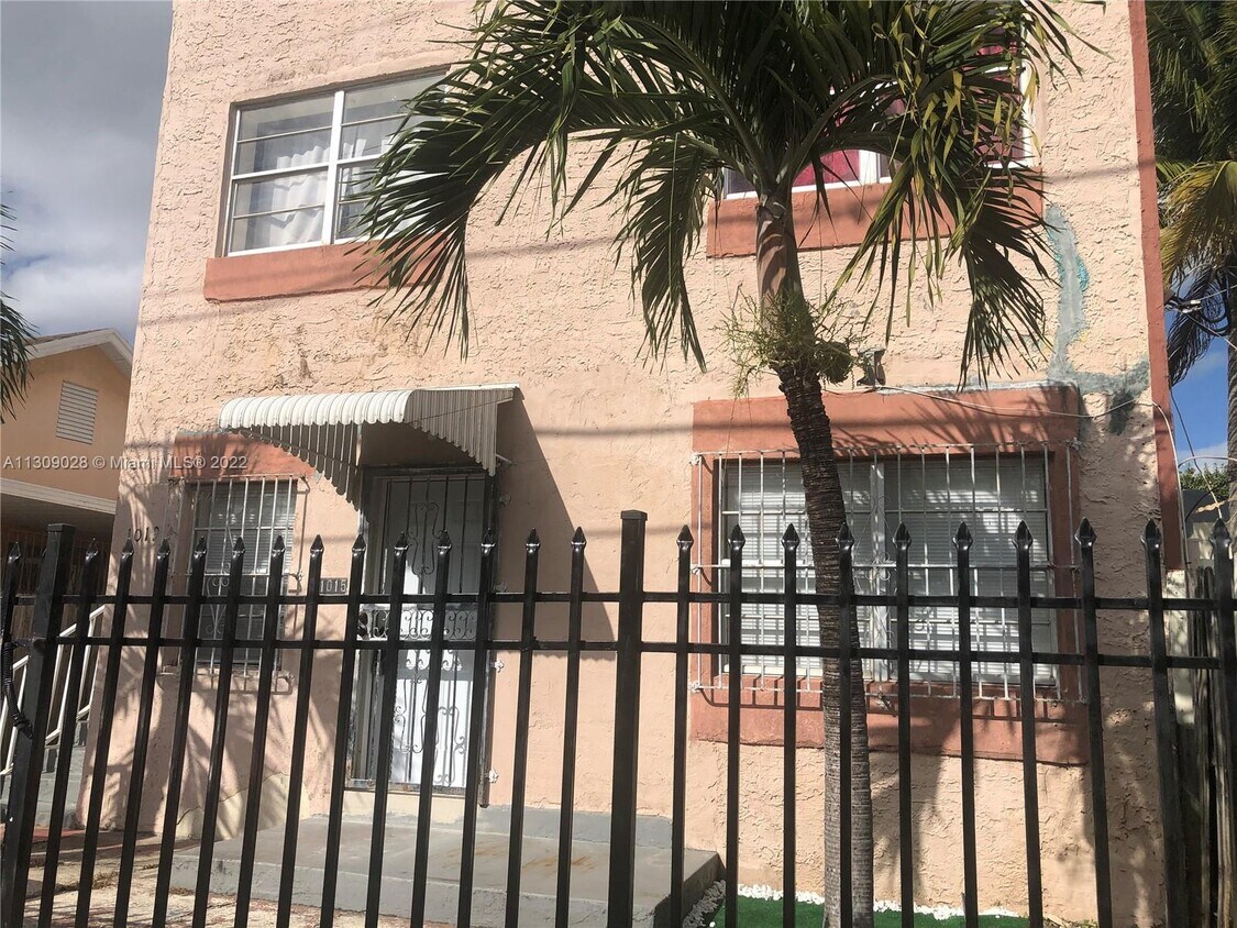 Primary Photo - 1019 NW 26th St