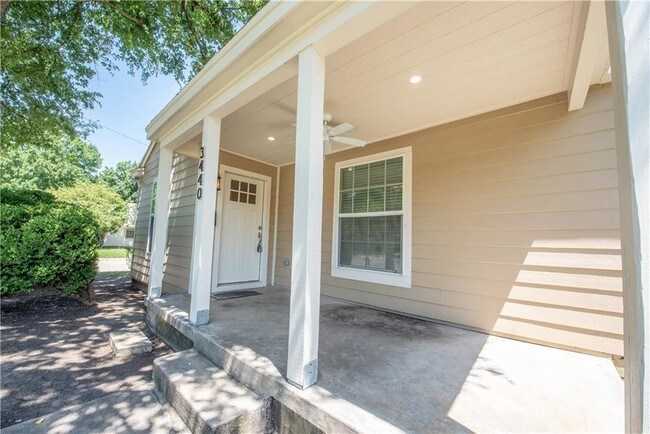Building Photo - 3440 Brady Ave