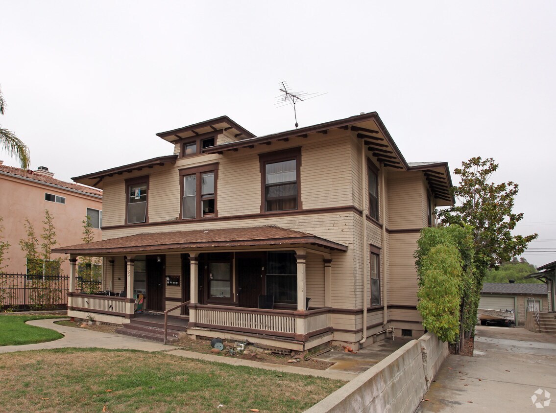 Primary Photo - 3744 1st Ave