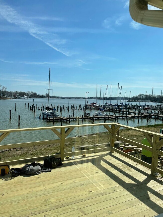 Building Photo - 3 Bedroom 2 Bath waterfront in Colonial Beach