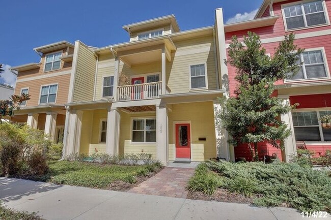 Beautiful 4/4.5 Home with 2 Car Garage in the Heart of Mills-Orlando! - Beautiful 4/4.5 Home with 2 Car Garage in the Heart of Mills-Orlando!