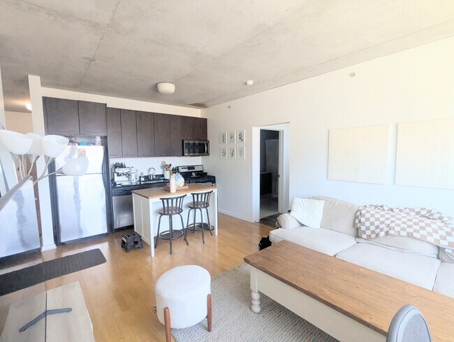 Building Photo - 659 W Randolph St