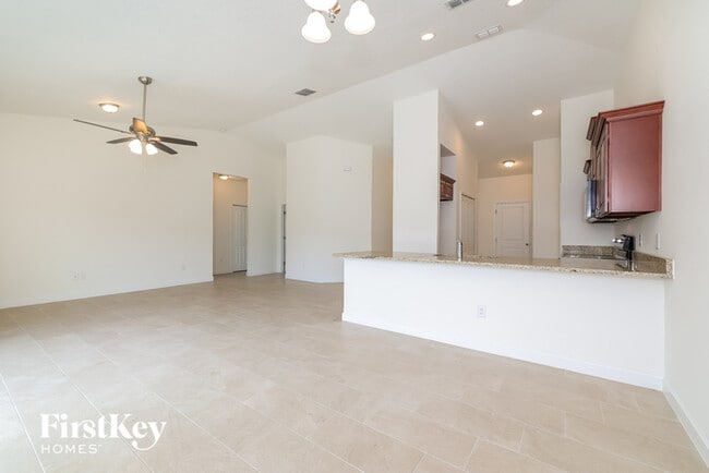Building Photo - 535 Cardinal Dr
