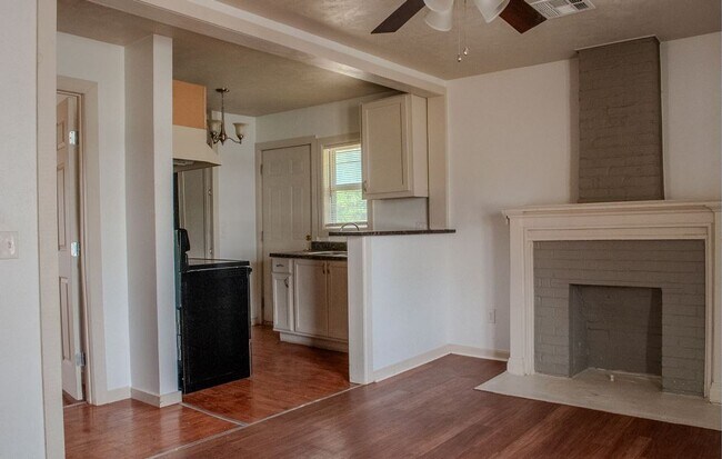Foto del edificio - Must See 2-Bedroom Home!!