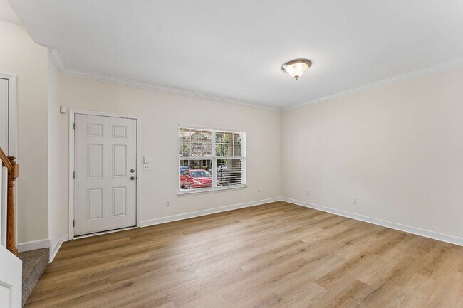 Foto del edificio - 553 Rosedale Ave
