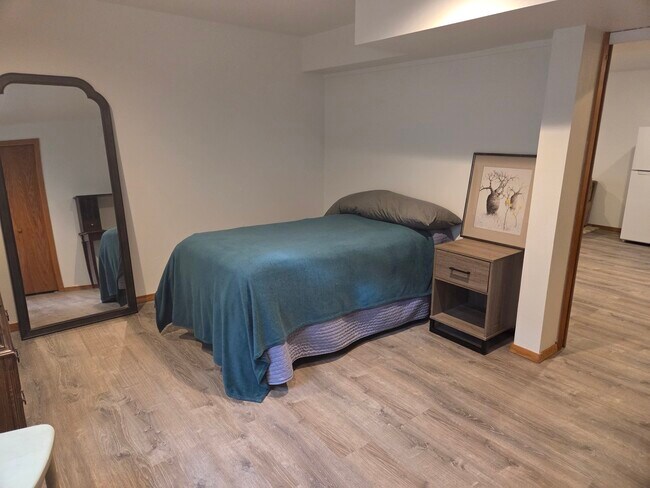 1 dormitorio - 3643 Roundtree Ct